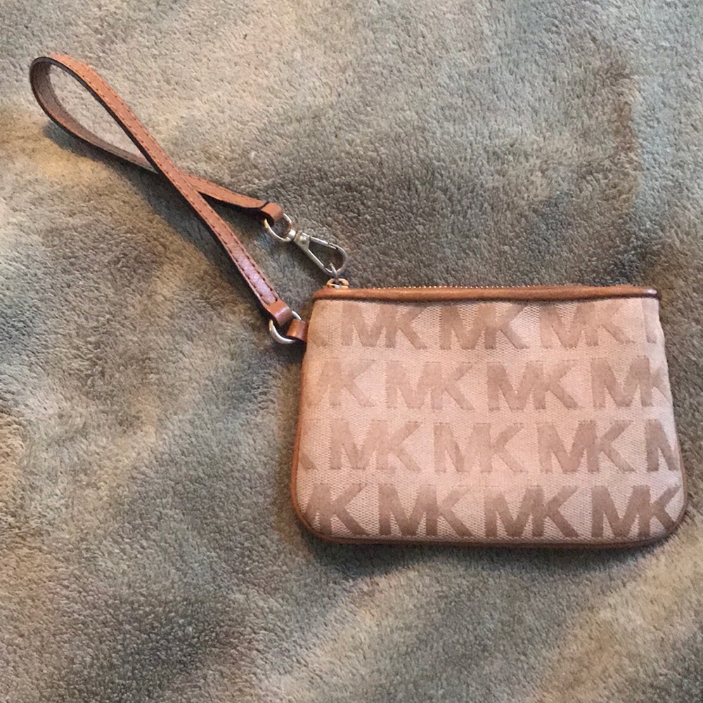 Michael kors wristlet